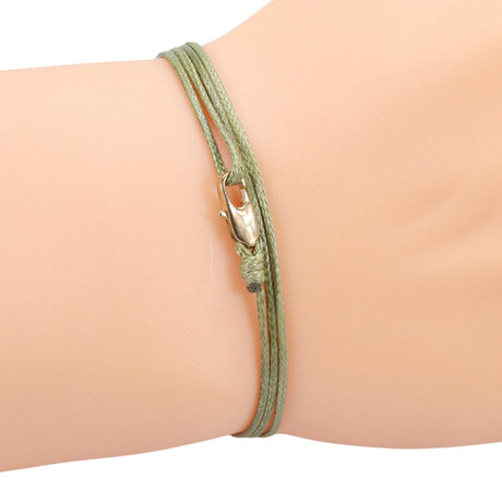 Verstellbares Männerarmband mit Karabinerverschluss in maritimem Stil.