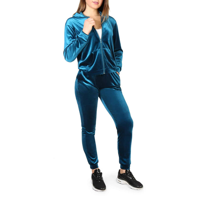 Bodyboo tracksuit (women's) Made in Italy Polyester-elastane blend (93% polyester, 7% elastane) Zip closure Long sleeves Four external pockets Solid color (various color options available) Machine washable (30°C) Regular fit Fixed hood Comfortable Stylish Leisurewear