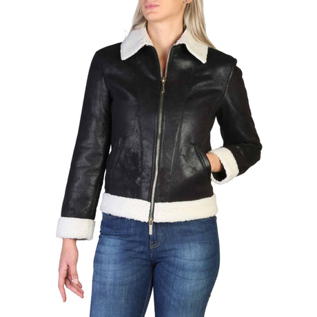 Women's faux fur bomber jacket Fall/Winter bomber jacket Faux fur jacket Warm bomber jacket Long sleeve bomber jacket Bomber jacket with pockets Ribbed cuffs Classic bomber jacket Edgy bomber jacket Luxurious bomber jacket