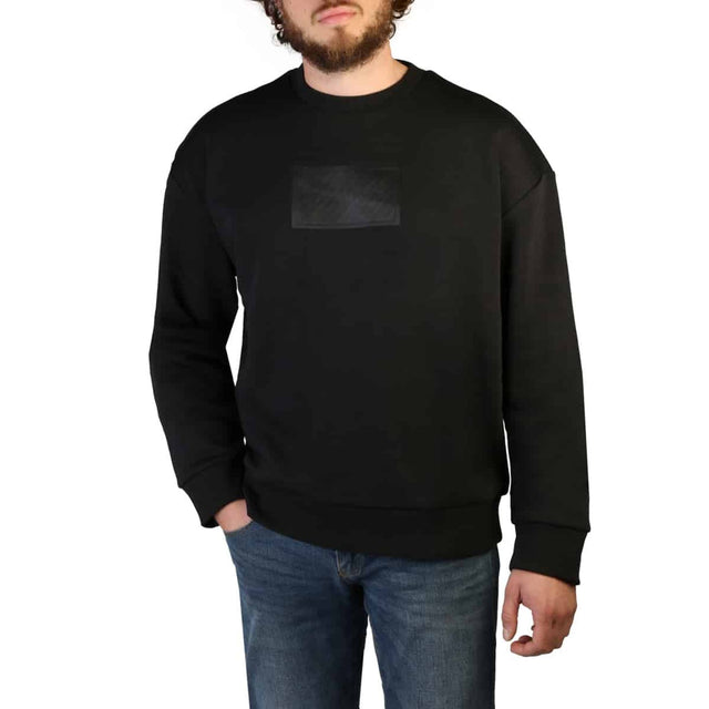 Men's sweatshirt Fall/Winter sweatshirt Fleece crewneck Cotton blend sweatshirt Polyester blend sweatshirt Solid color sweatshirt Crew neck sweatshirt Fleece lined sweatshirt Ribbed hems sweatshirt Machine washable sweatshirt Relaxed fit sweatshirt Visible logo sweatshirt